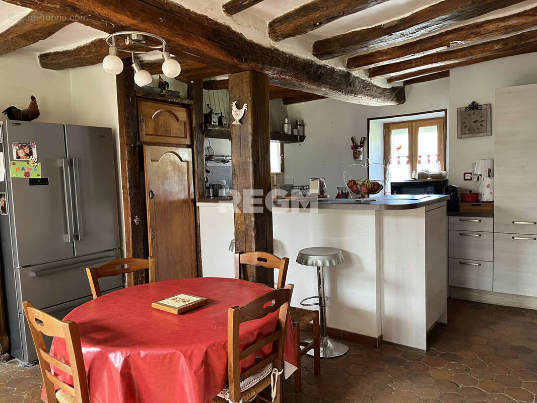 Maison à LA CHAPELLE-LA-REINE