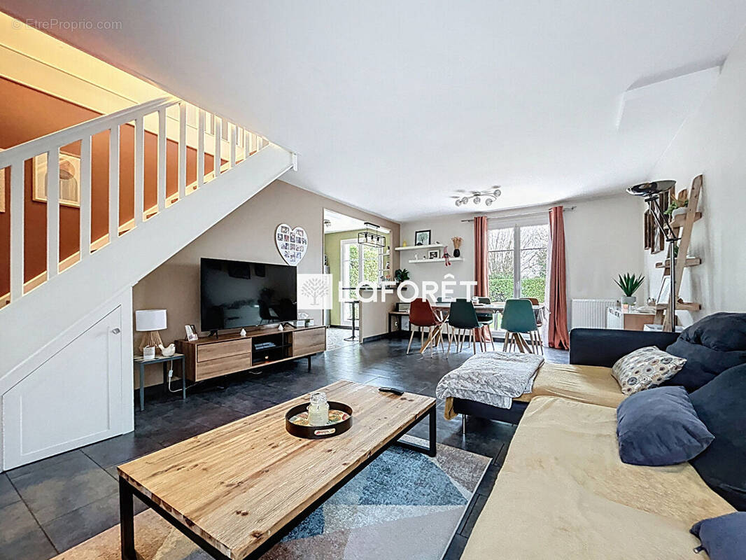 Maison à SAVIGNY-LE-TEMPLE