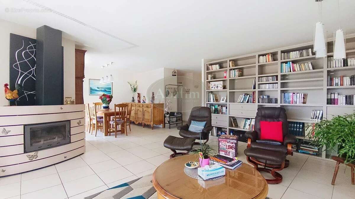 Maison à VILLENEUVE-DE-RIVIERE