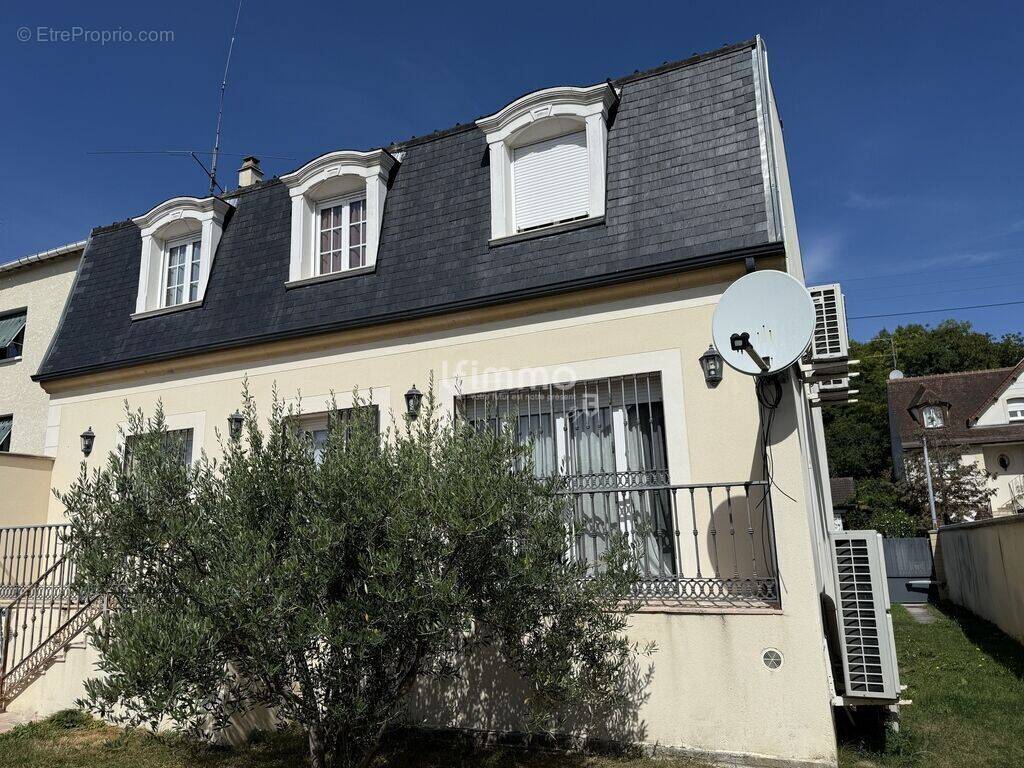 Maison à TREMBLAY-EN-FRANCE