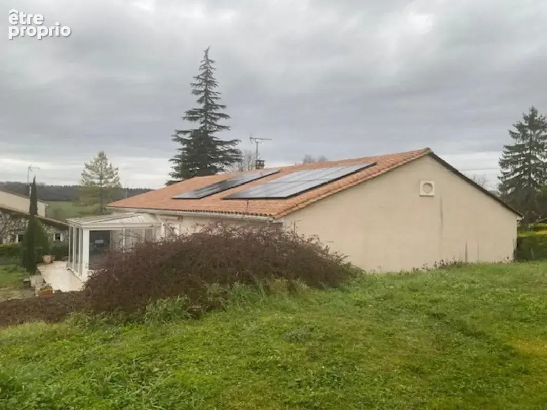Maison à vendre dans un hameau de DIRAC, au calme, juste à remettre au goût du jour - photo 3