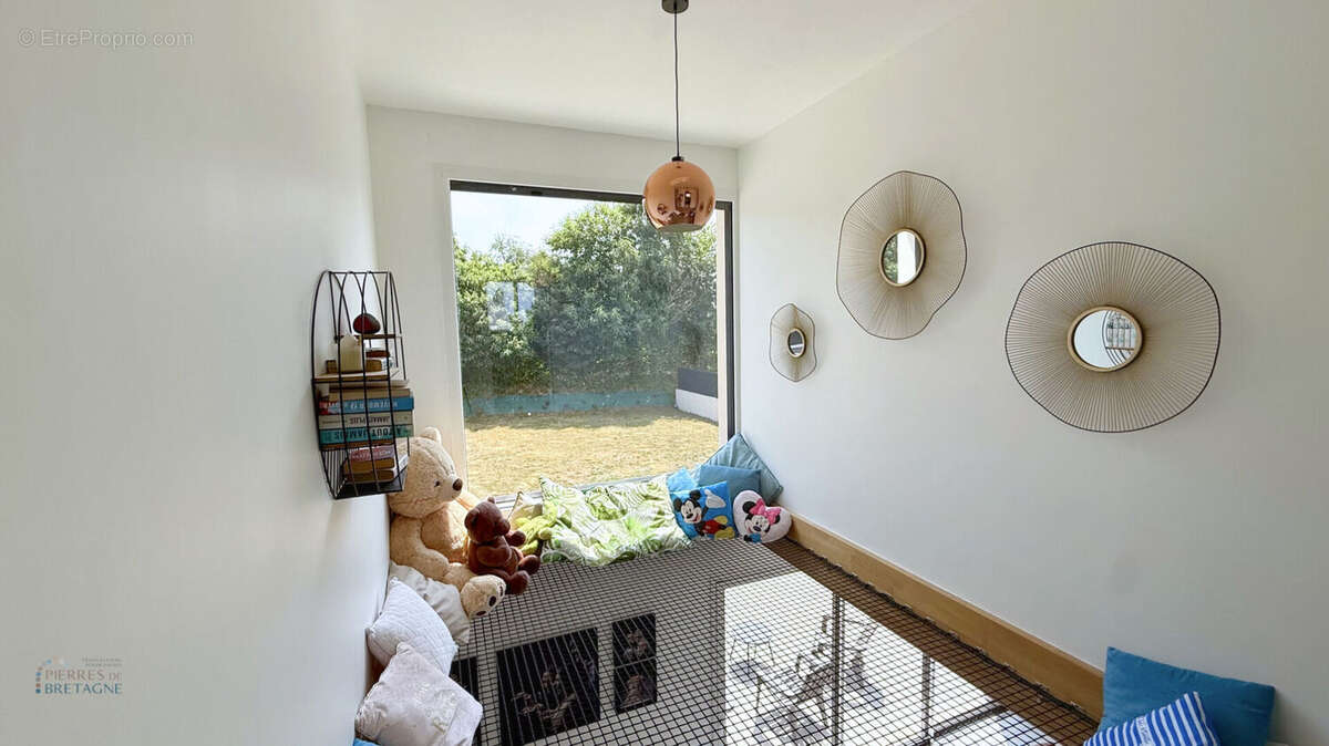 Maison contemporaine - 146,05 m2 - terrain 661 m2 - SAINT-RENAN - photo 5