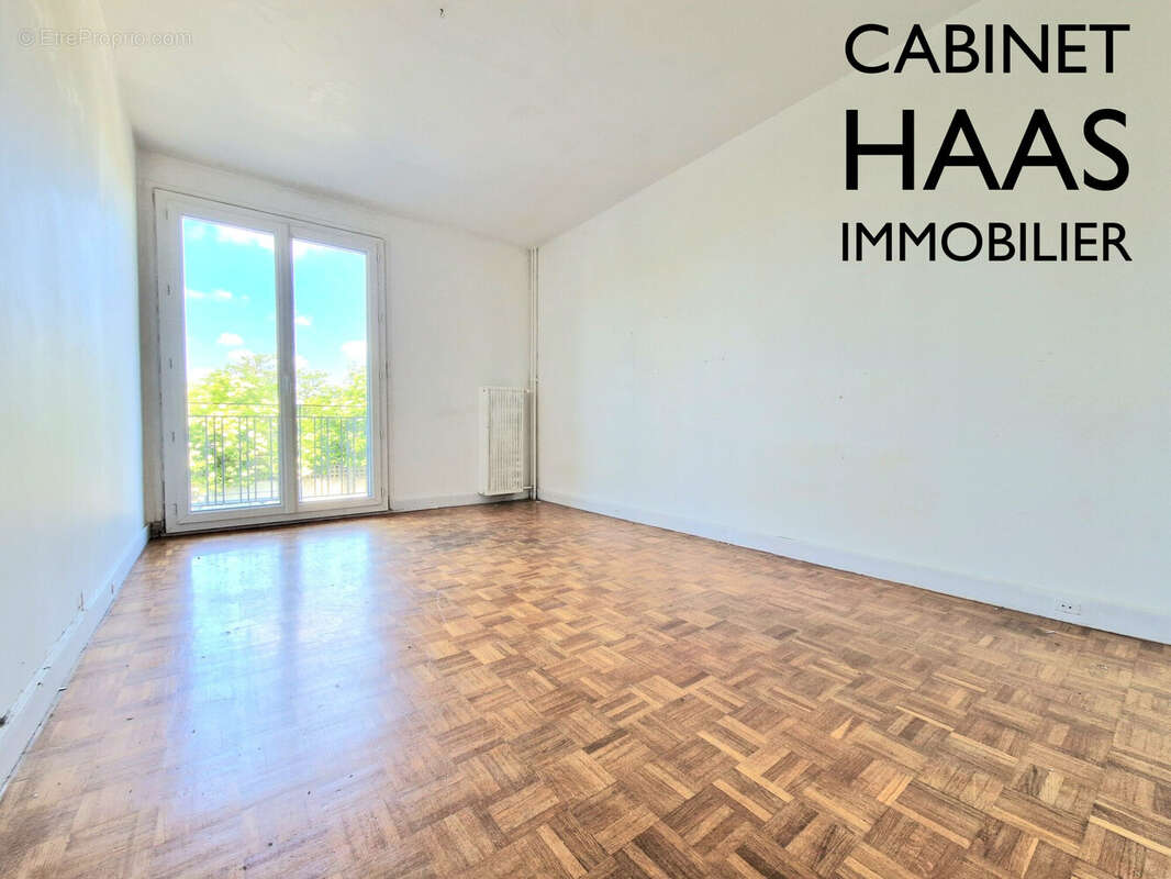 Chambre 1 - Appartement à IVRY-SUR-SEINE