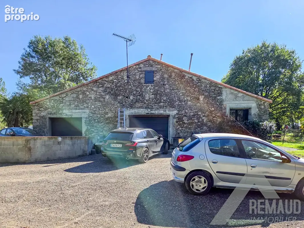 Grange Rénovée de 214 m² sur Terrain de 2973 m² - photo 21