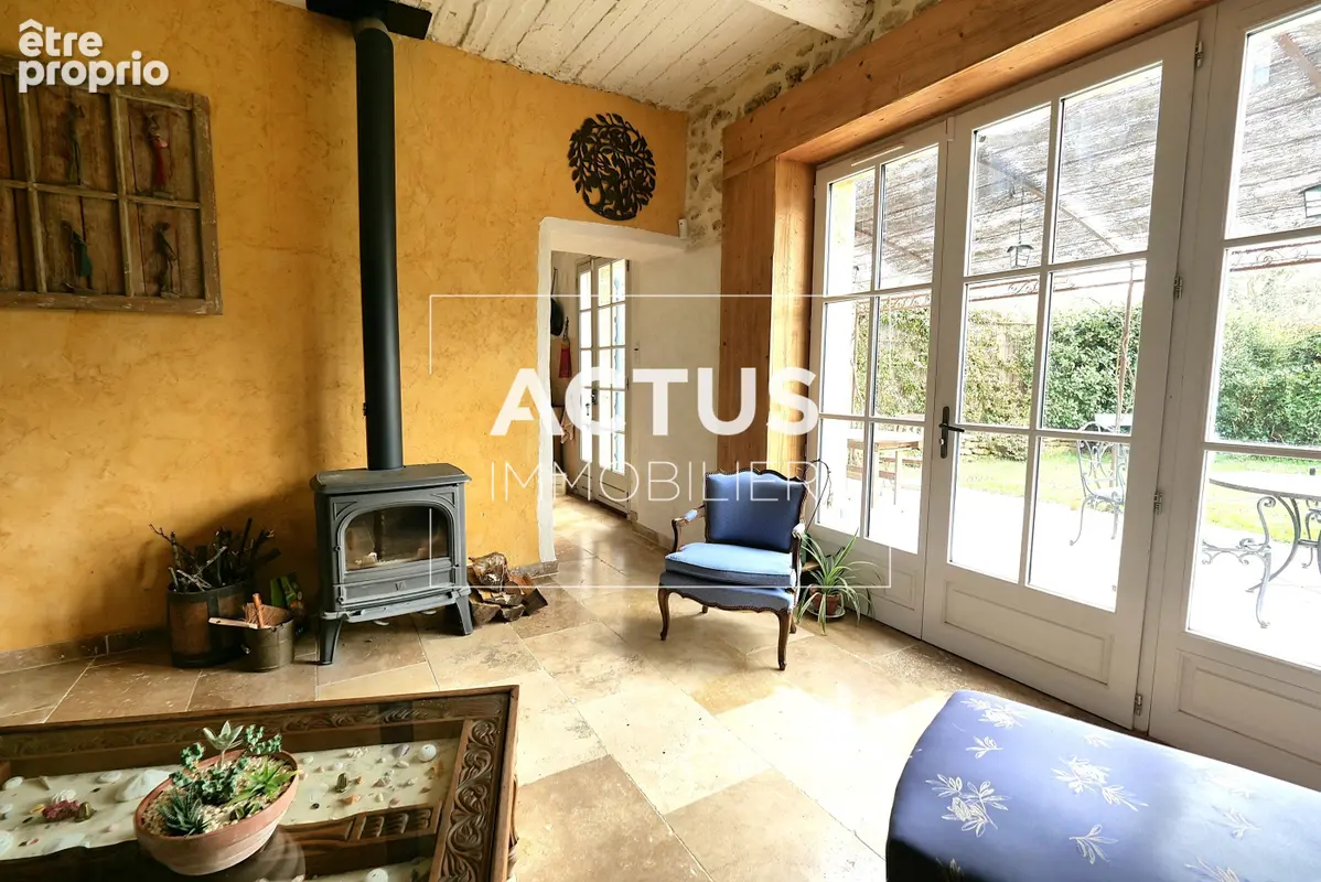 Maison 8 pièces 232 m² à vendre à Cornillon-Confoux (13250) - photo 6