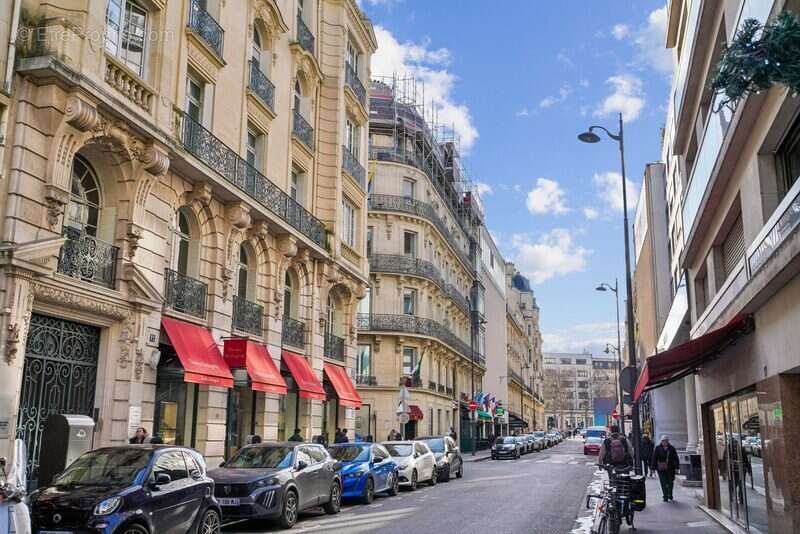 Appartement à PARIS-8E