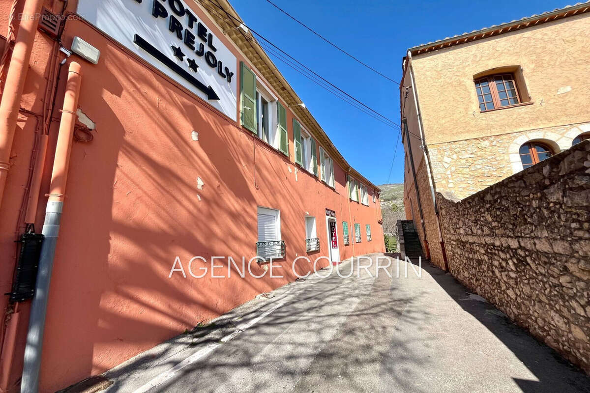 Commerce à SAINT-VALLIER-DE-THIEY