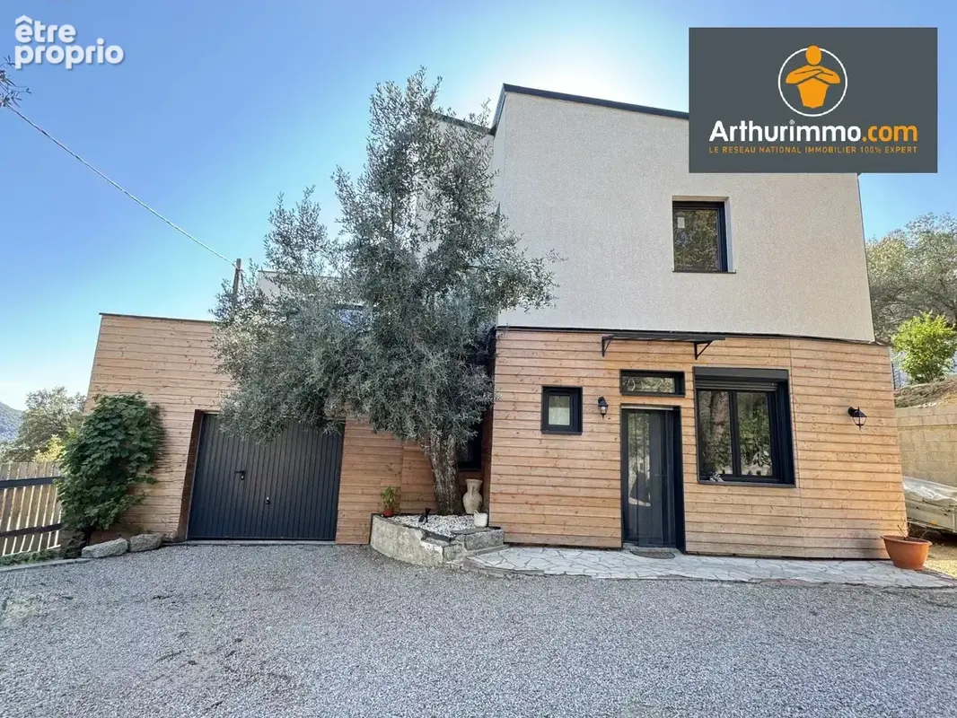 Photo Maison à Santa-Maria-Siche au prix de 390 000€