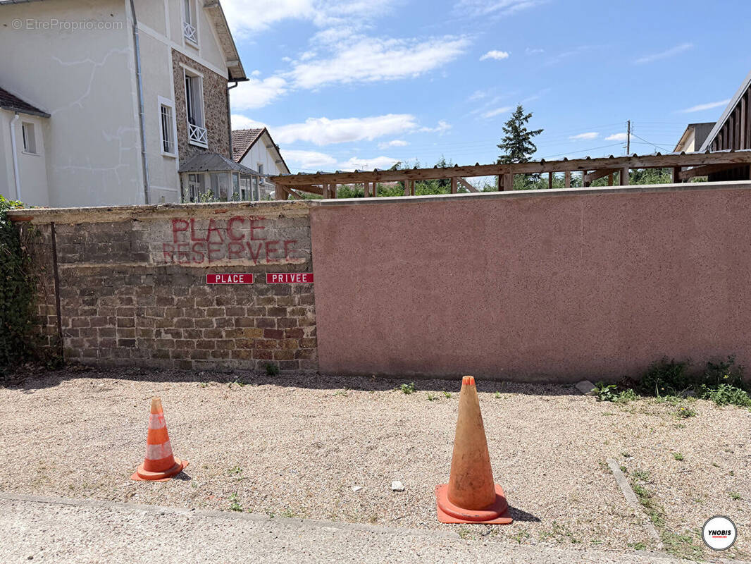Parking à LES MUREAUX