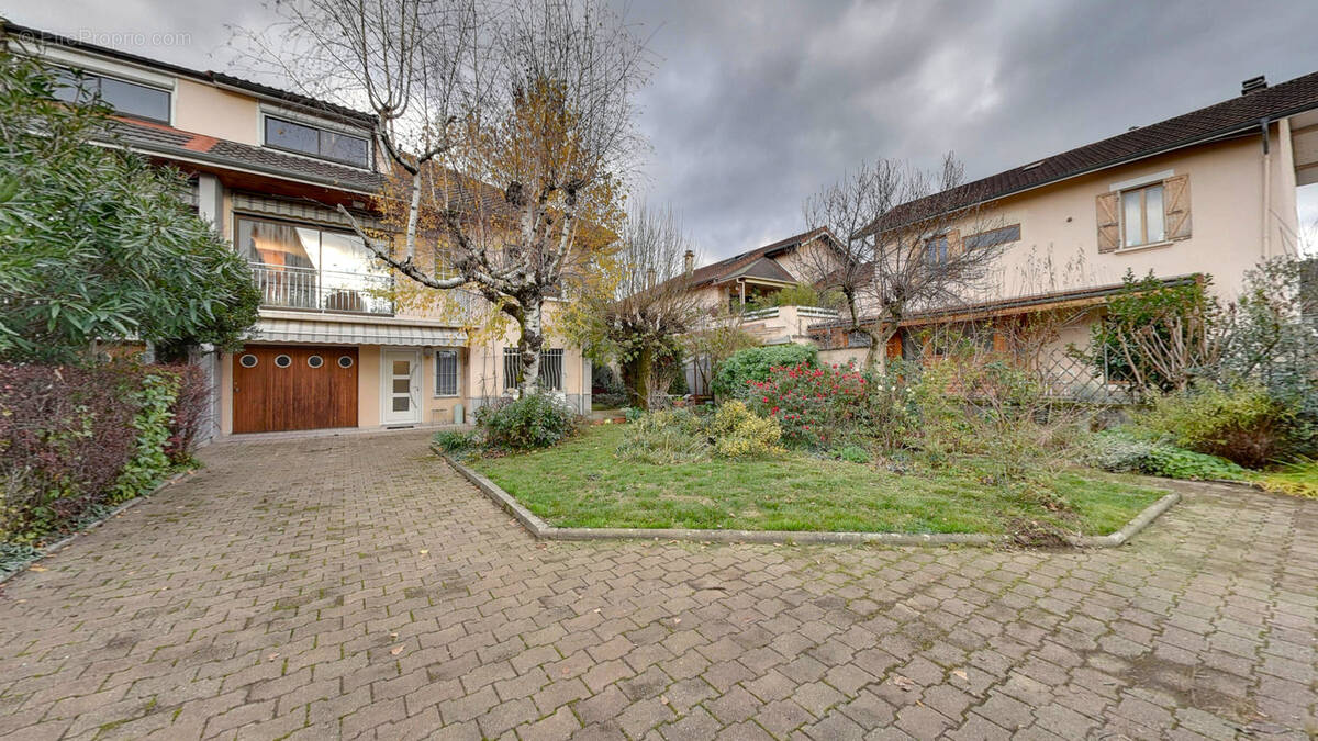 Maison à ECHIROLLES