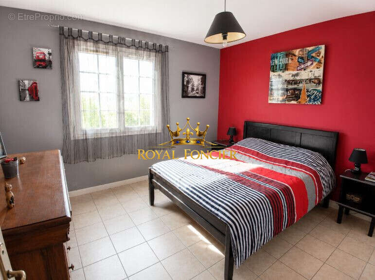 Maison 116 m² à Dange-Saint-Romain  - photo 6