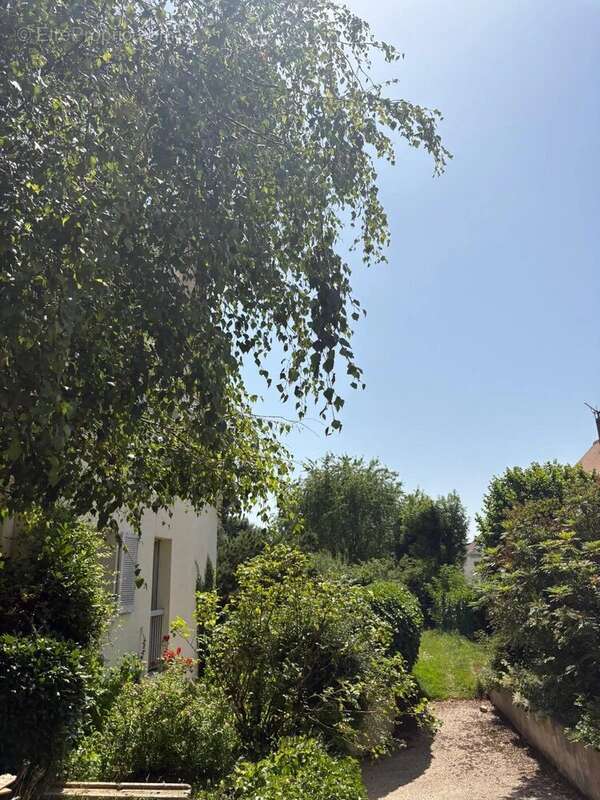 Maison à SAINT-NOM-LA-BRETECHE