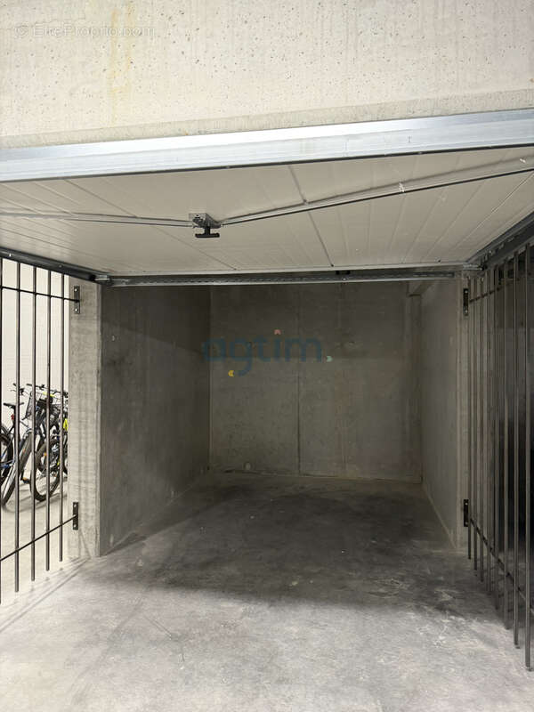 À vendre   Box de stationnement fermé et sécurisé - photo 2