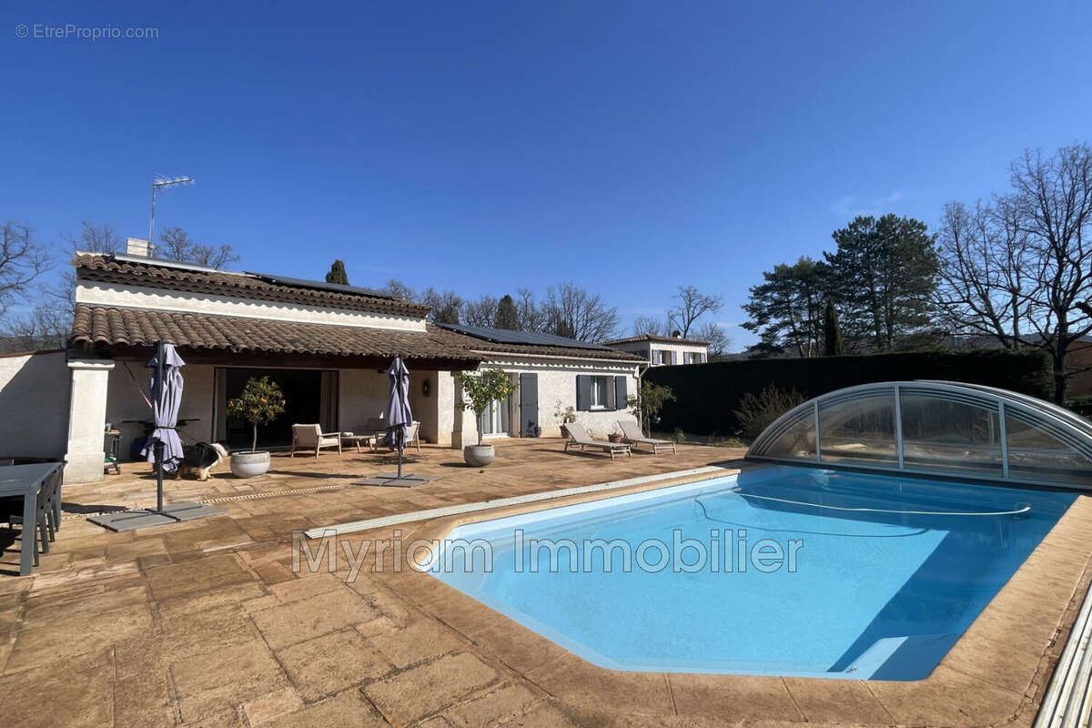 Maison à SAINT-CEZAIRE-SUR-SIAGNE