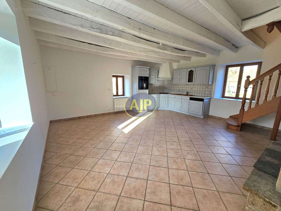 Maison à CONQUEREUIL