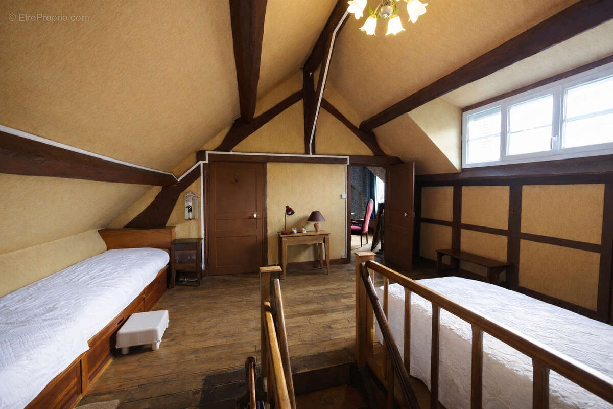 Maison à CHATEL-DE-NEUVRE