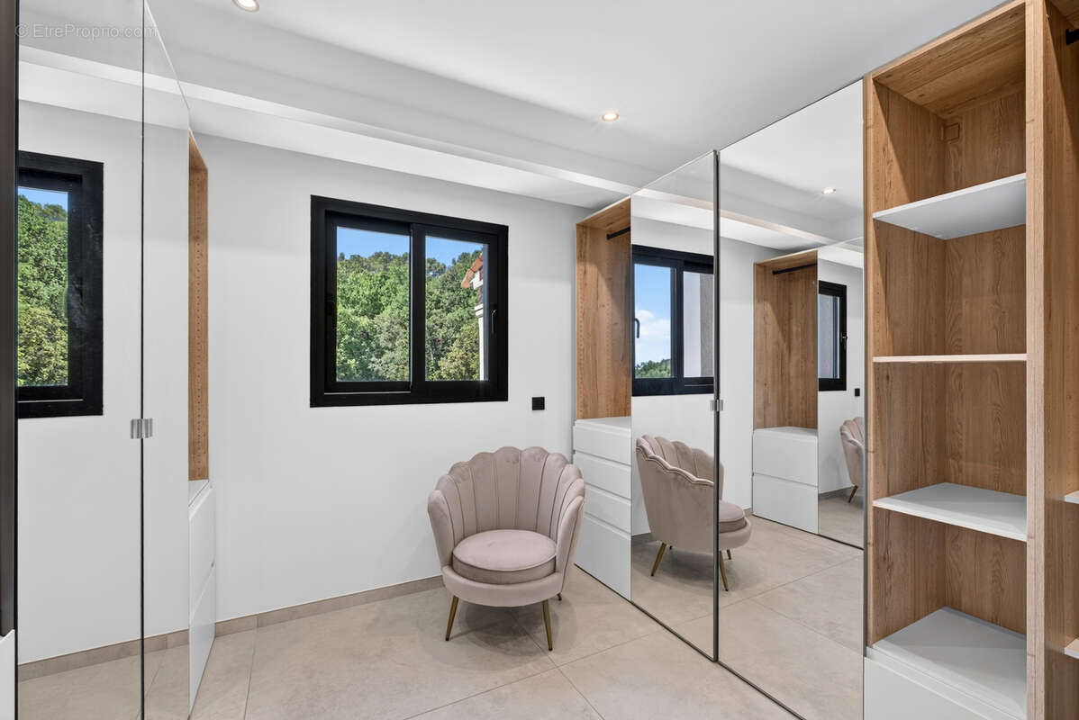 Maison à ROQUEFORT-LES-PINS