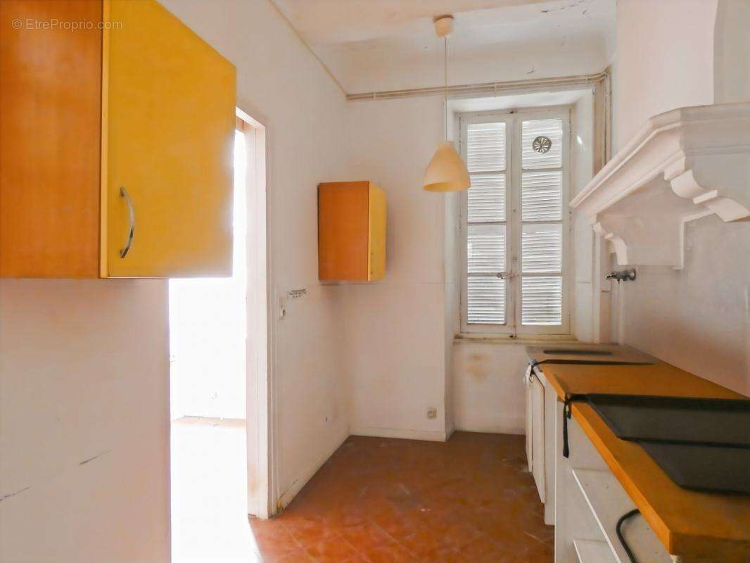 Immeuble Alès 160 m2, local commercial et trois appartements - photo 9