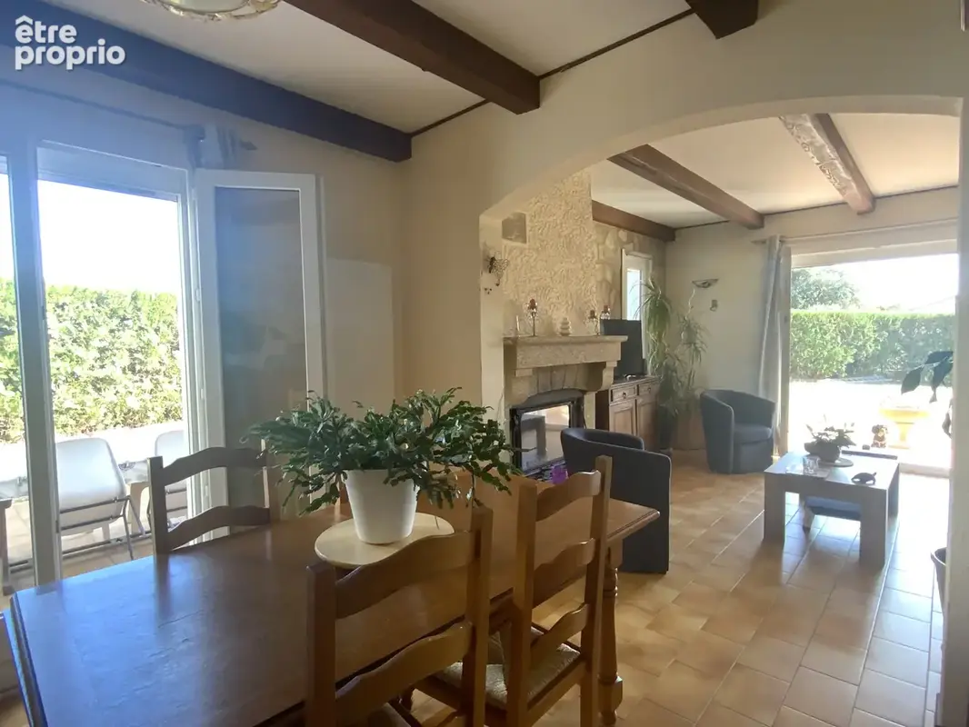 Villa de plain pied dans village recherché. - photo 3