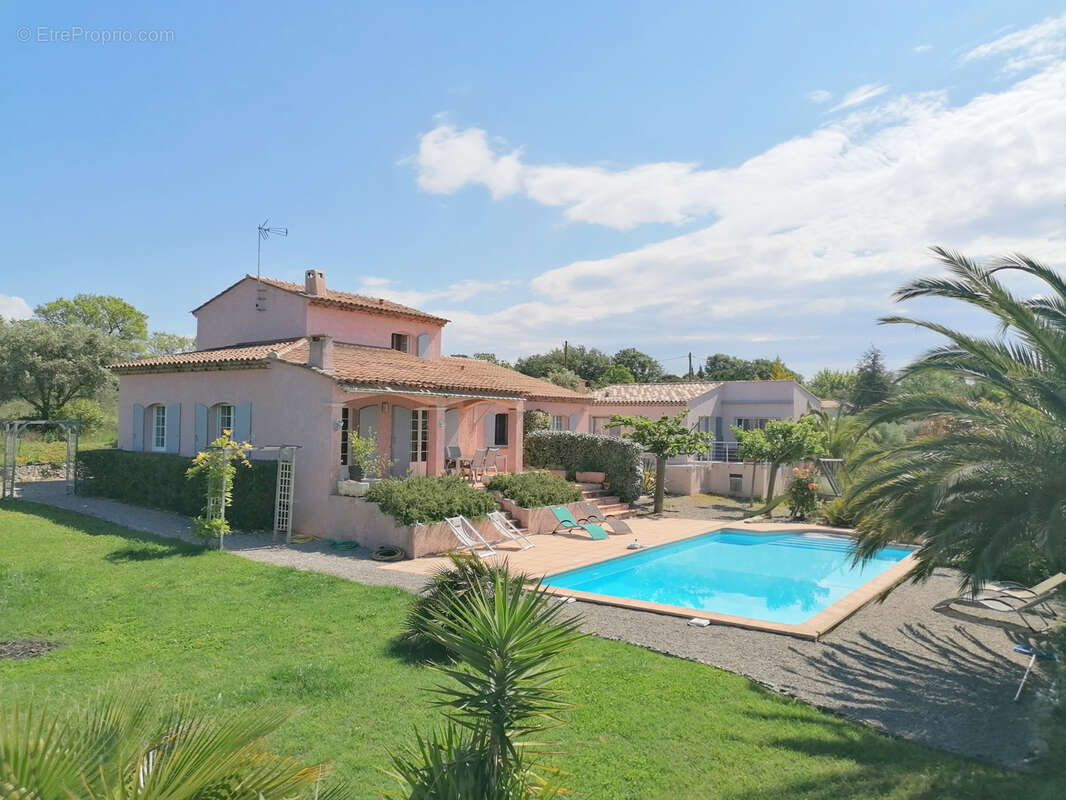 Maison à BAGNOLS-EN-FORET