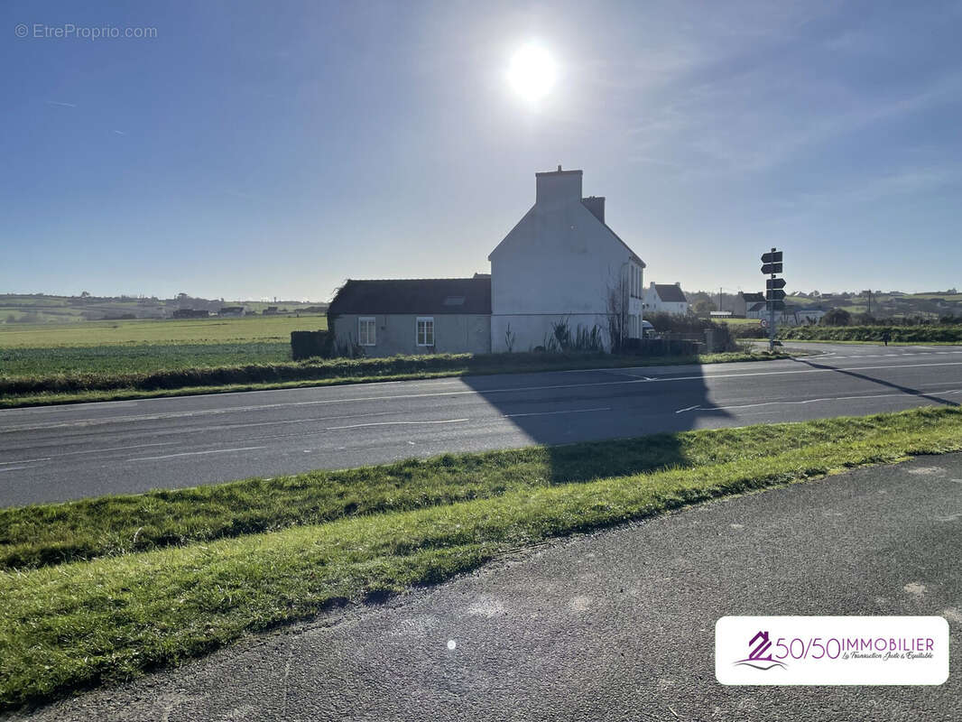 Maison à PLOUNEVEZ-LOCHRIST