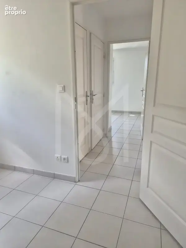 APPARTEMENT T3 + Garage fermé è1 parking privé dans la résidence - photo 7