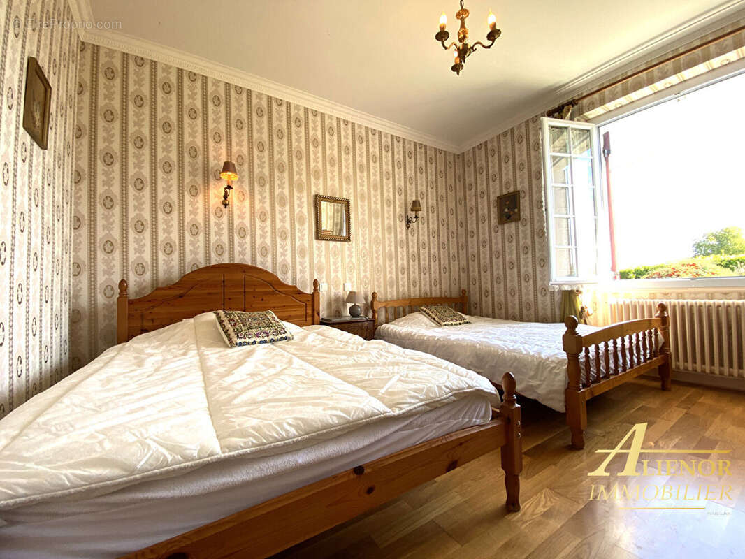 Maison à BOURDEILLES