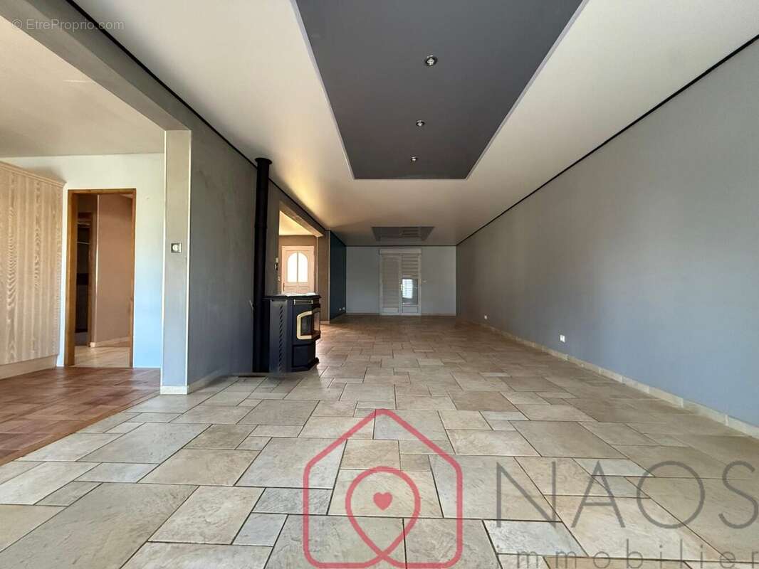 Maison à LA NEUVILLE-A-MAIRE