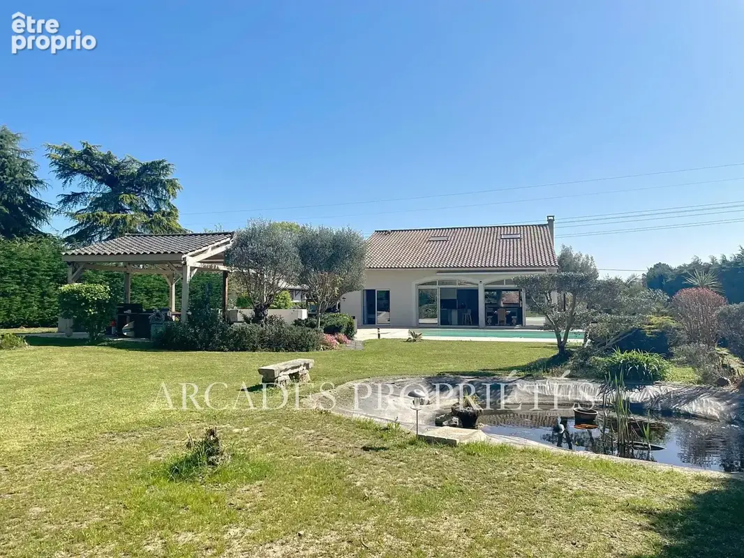 PROPRIETE Grande MAISON sur terrain paysagé - photo 13