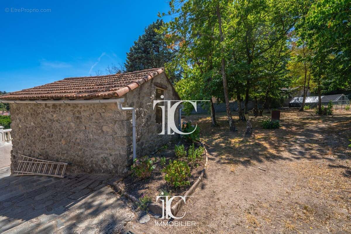 Villa 2005 140m² avec 5600m² terrain avec riviere - photo 25
