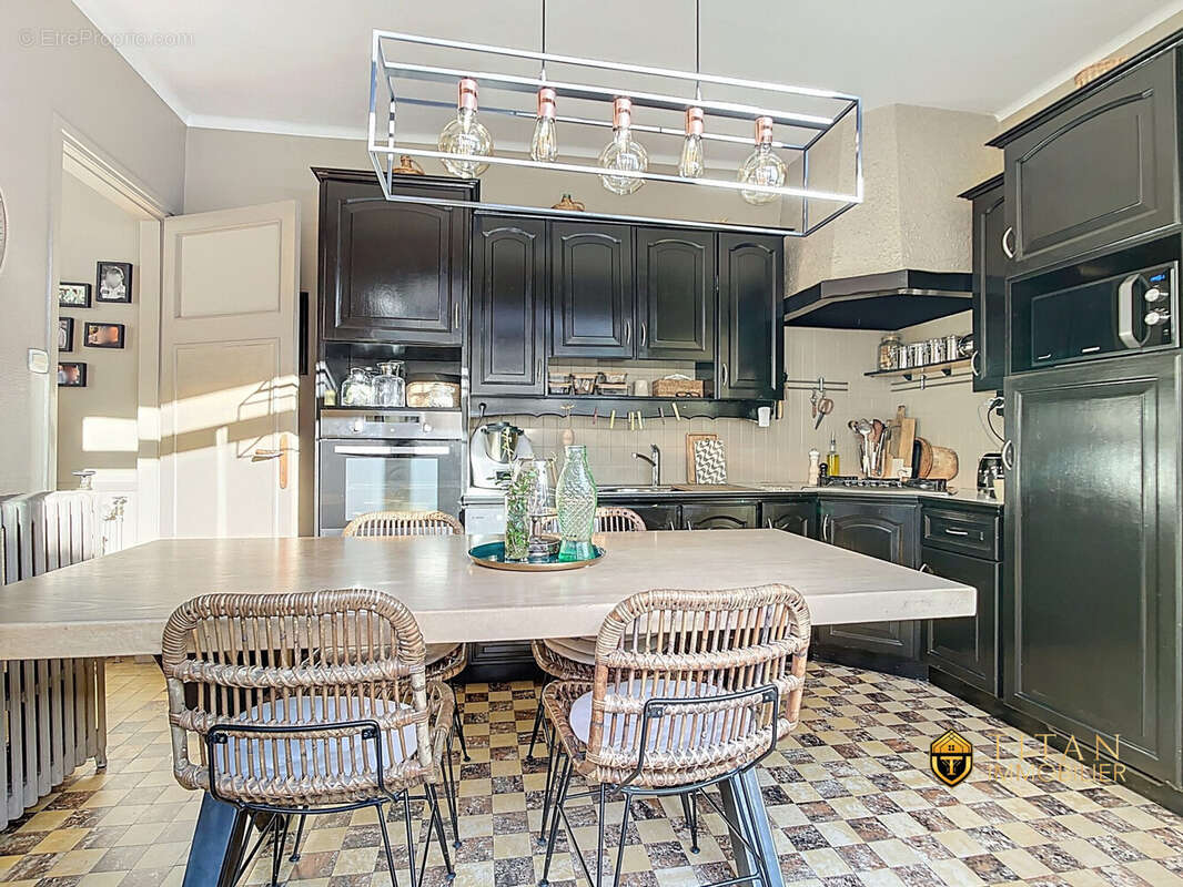 Maison de caractère de plus de 543 m² avec local commercial, garage et grand jardin  Secteur Coudekerque-Branche. Titan immobilier - Maison à COUDEKERQUE-BRANCHE