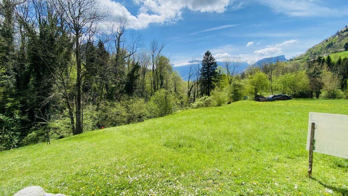 Terrain à POMMIERS-LA-PLACETTE