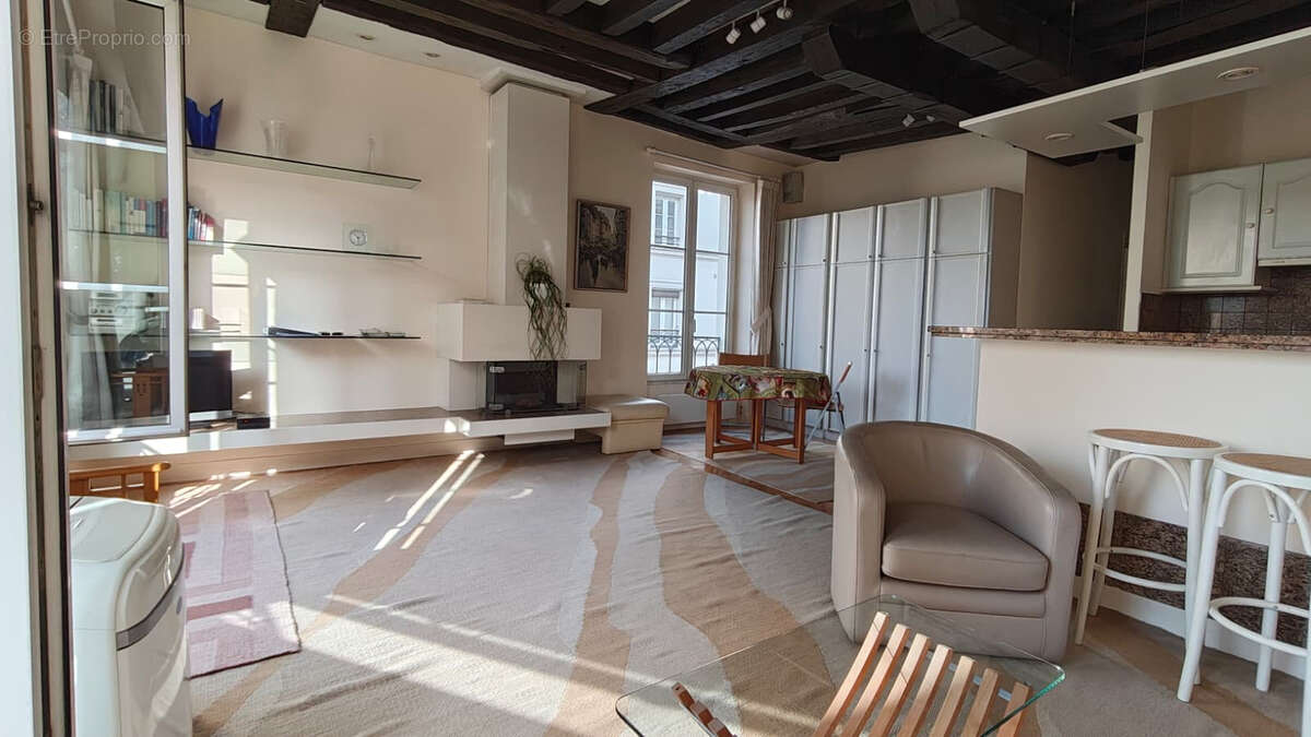 Appartement à PARIS-1E