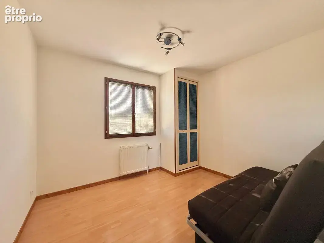 Maison avec sous-sol - 3 chambres et 2 bureaux - Terrain 730 m² avec piscine - photo 11