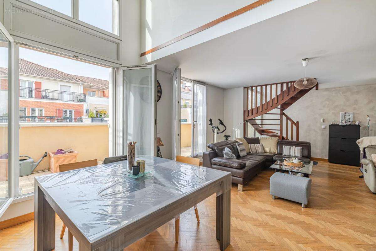 Appartement à VILLENEUVE-LA-GARENNE