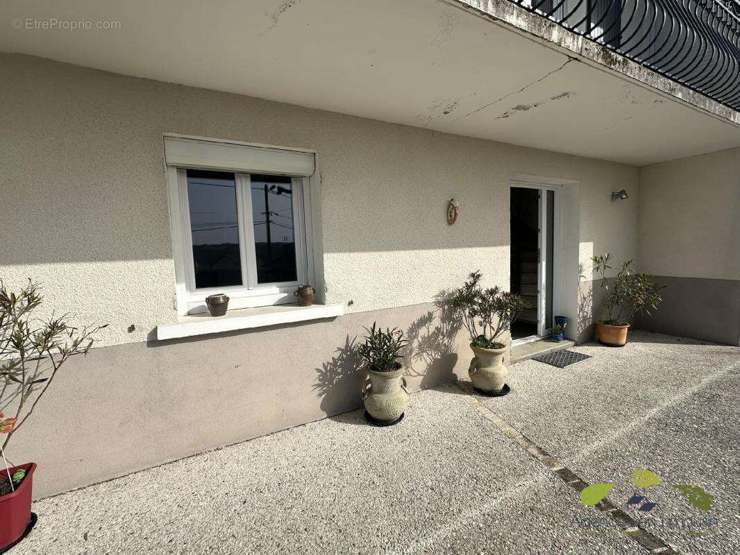 Maison à SAINT-LEONARD-DE-NOBLAT