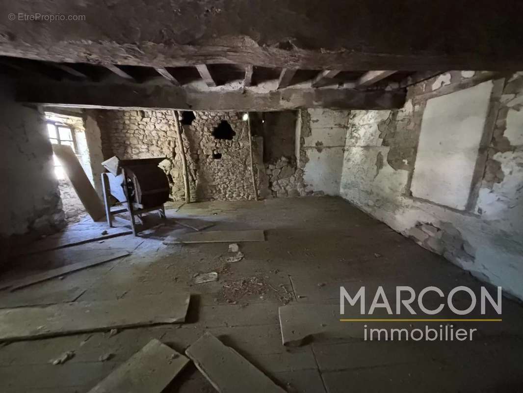 Maison à SAINT-JULIEN-LE-CHATEL