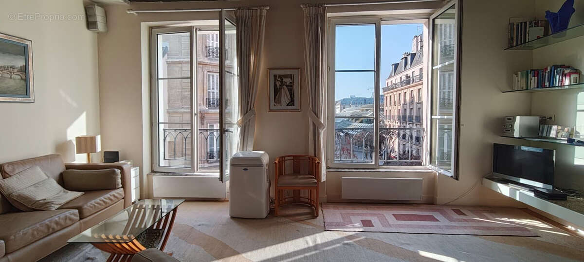 Appartement à PARIS-1E