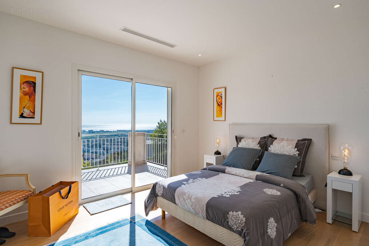 Maison à MANDELIEU-LA-NAPOULE