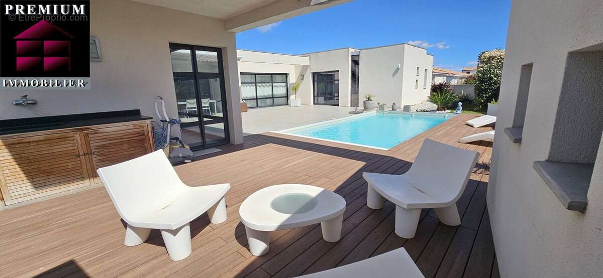 Maison à SAINT-ESTEVE