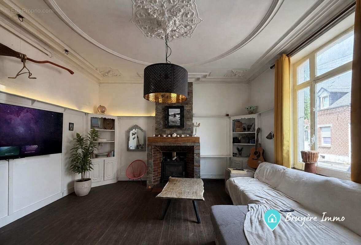 Maison 174 m² à La Capelle  - photo 4