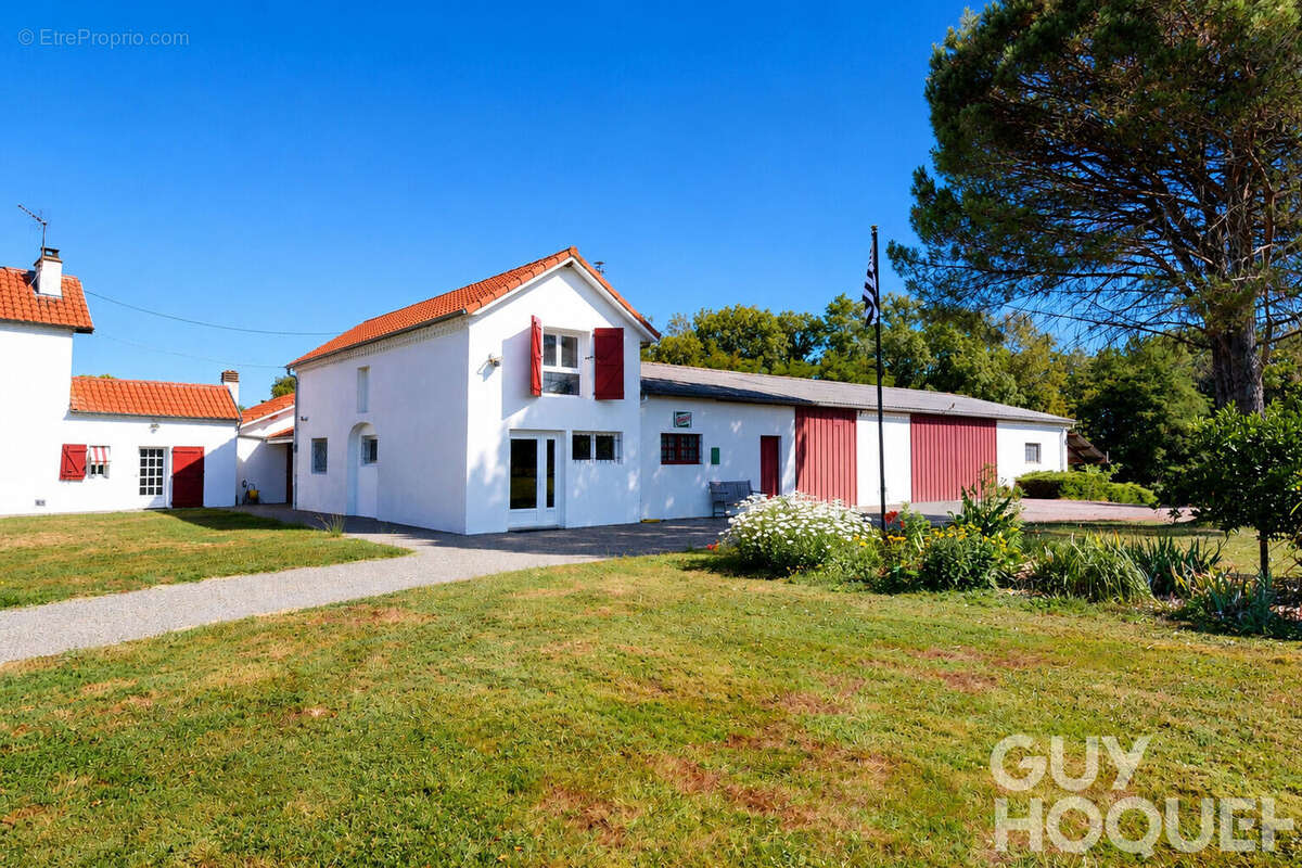 Belle propriété de caractère avec annexe et dépendance - photo 11