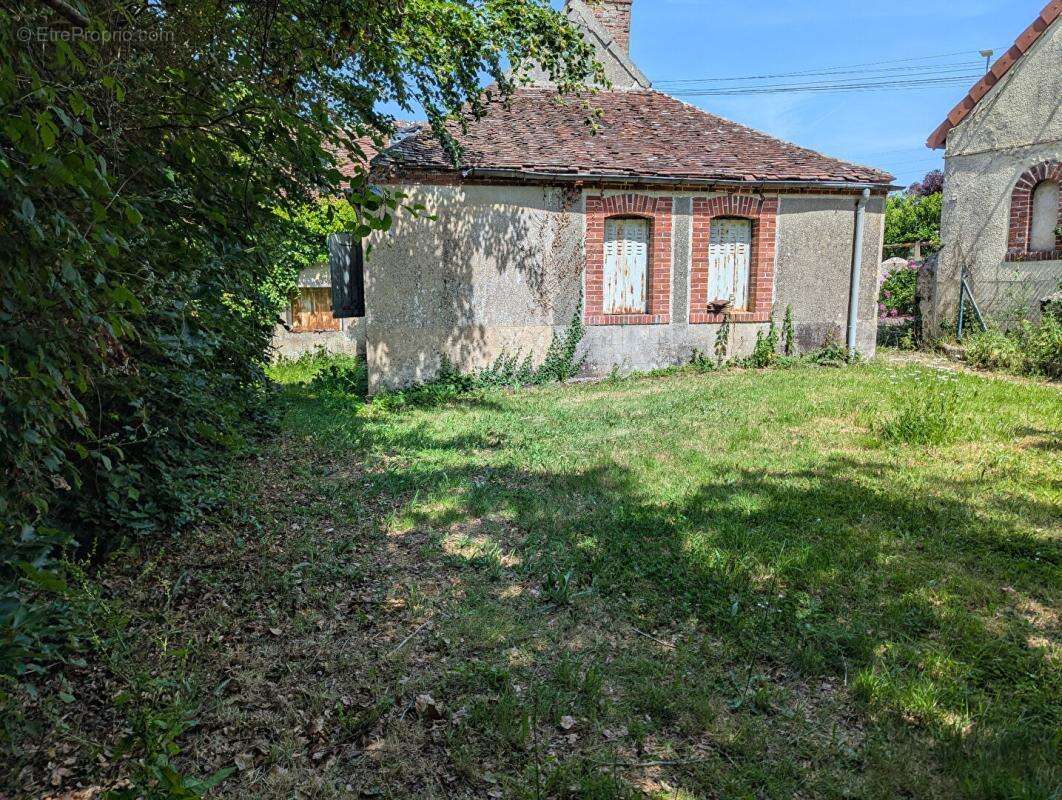 Maison +100m2 à restaurer sur parcelle de 307m2 - photo 4