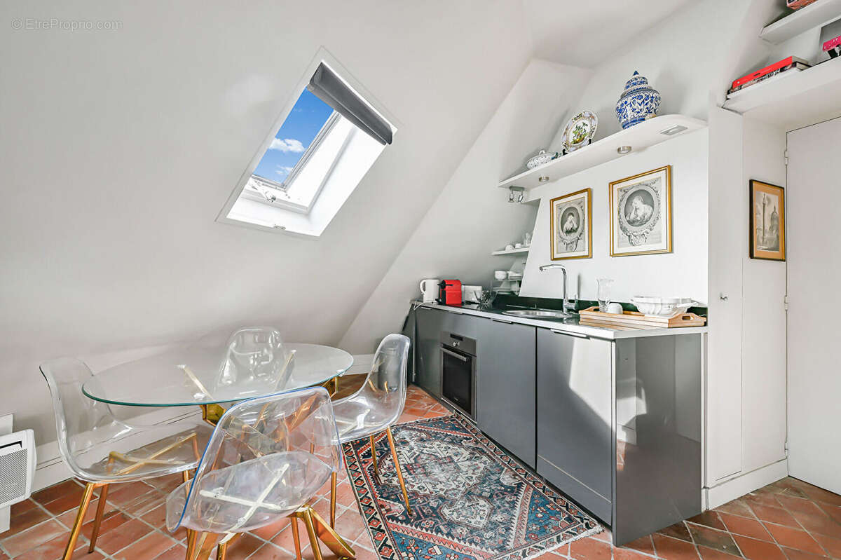 Appartement à PARIS-1E