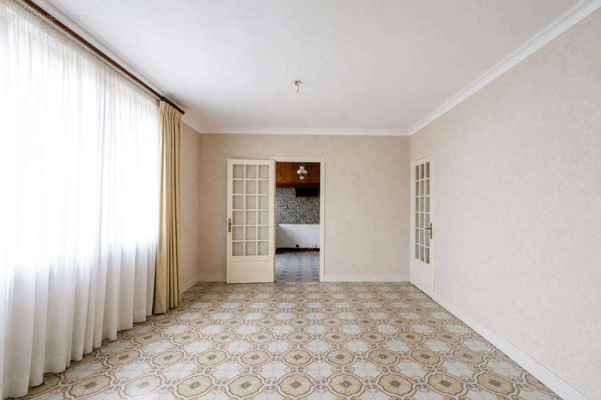 Maison de 195m² en vente à Poitiers Dunes/Dolmen - photo 11