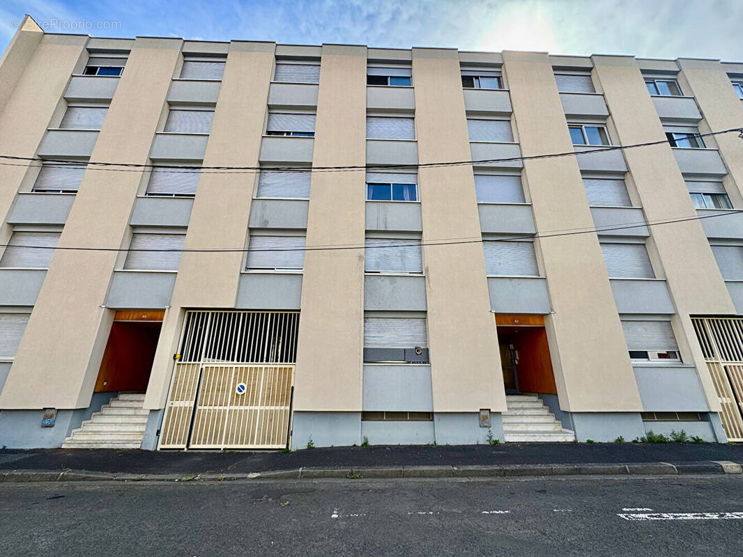 Parking à CLERMONT-FERRAND