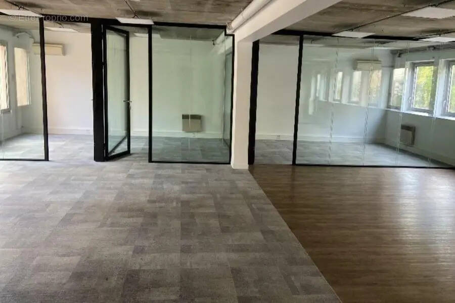 Commerce à SURESNES