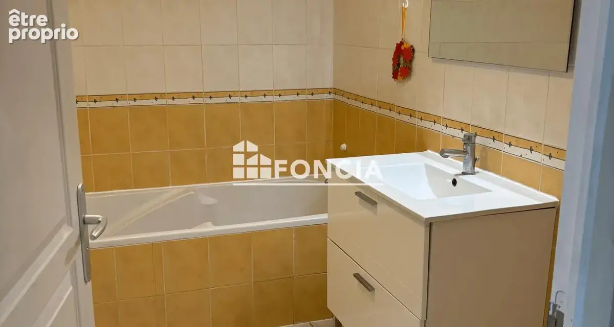 Alès Centre-Ville - Beau T3 de 80 m² avec terrasse dans résidence de standing - photo 8