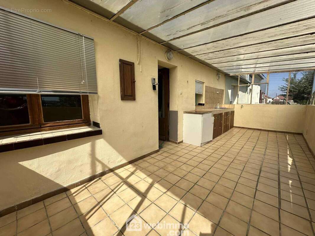 L'entrée par une véranda de 12 m² - Maison à ATHIES-SOUS-LAON