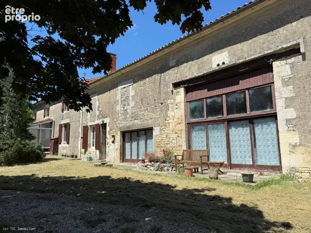 Maison de Campagne avec Piscine Intérieure entre Villefagnan et Ruffec - photo 1